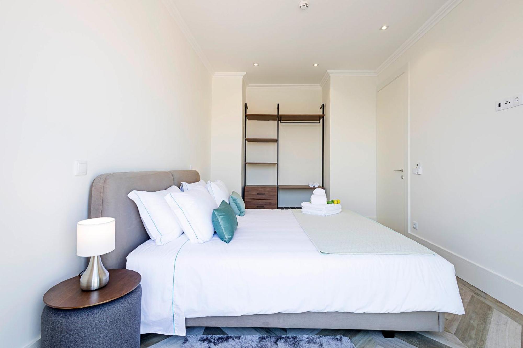 19 Nineteen Suites - Espinho Bilik gambar